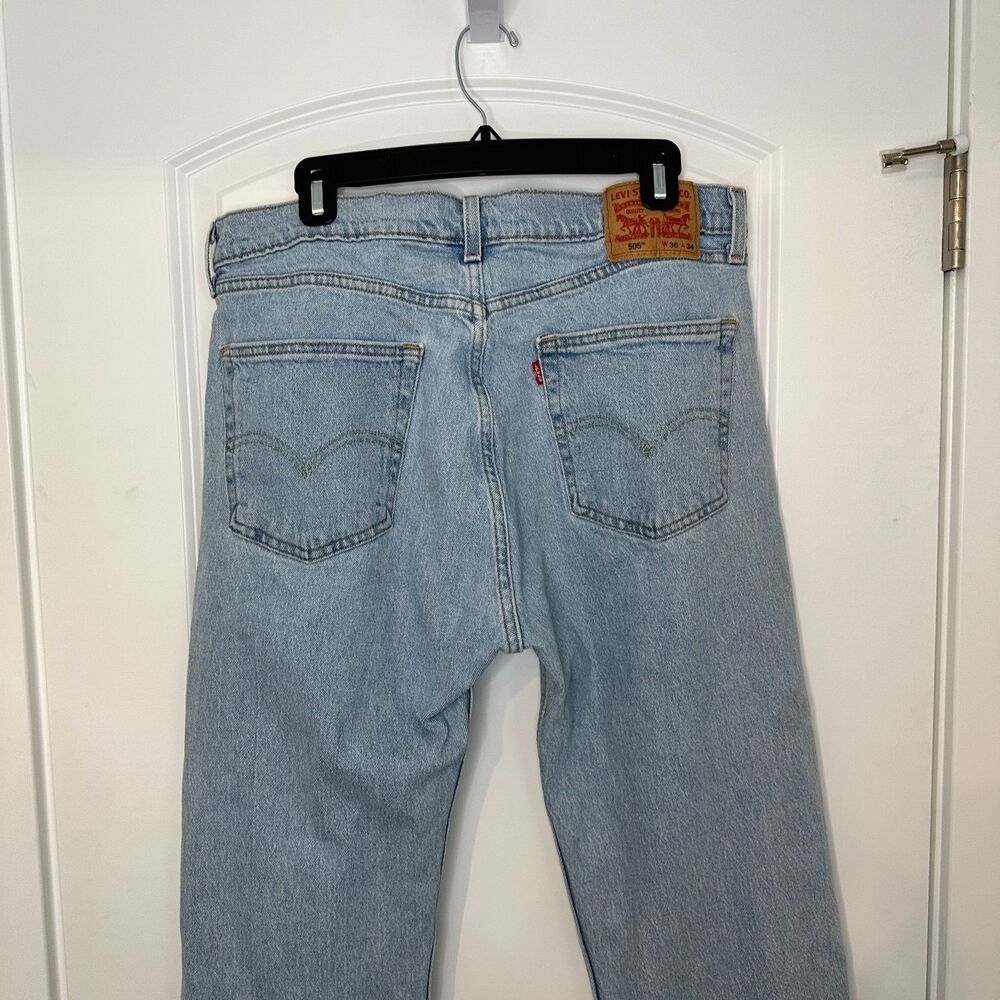 Levi's 505 Regular Fit Jeans Mens 36x34 Measured 32 Inseam Light Wash - Picture 7 of 16